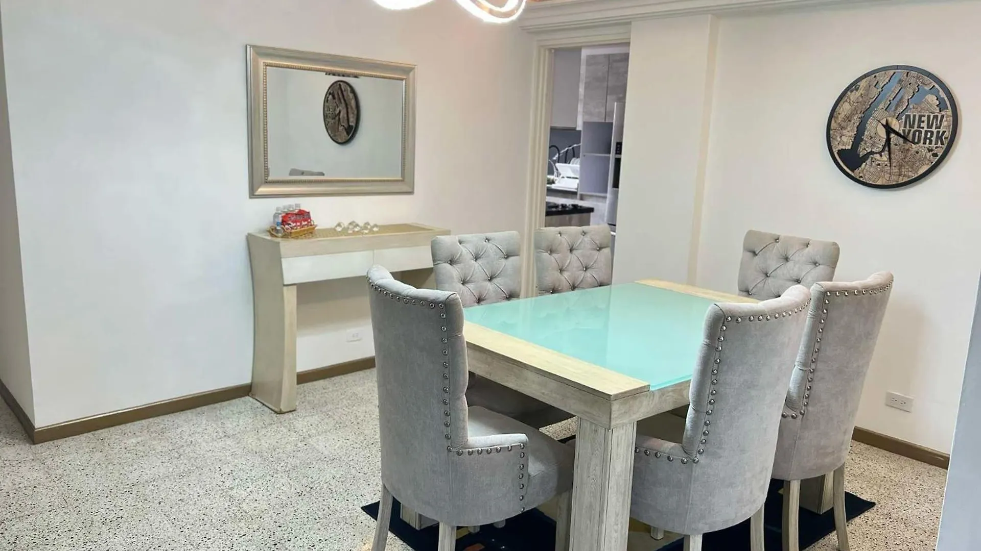 Apartamento En Zona Turistica De Medellin! contacts